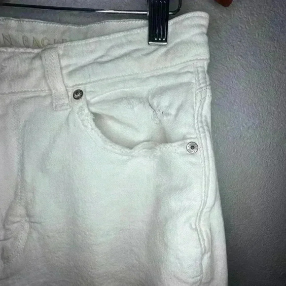 American Eagle Mom Straight Jean White Destroyed high rise stretch, Size 10 - Picture 4 of 16